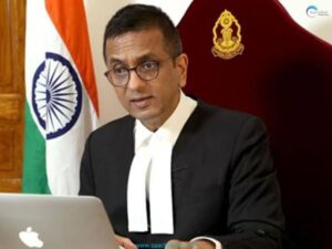 Chandrachud conducted lawyers class in a crowded court