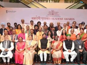 President Smt. Droupadi Murmu with Sangeet Natak Akademi