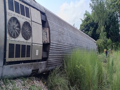 train accident in Gonda Dibrugarh Express derailed many injured 2024 07 cd529694981efc3cf817af92709f3690